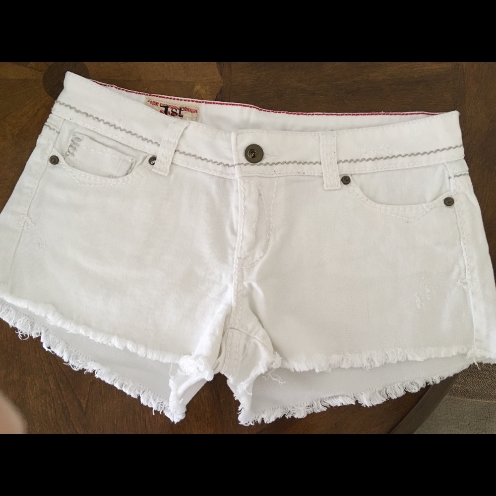 1st Kiss White Shorts - 11